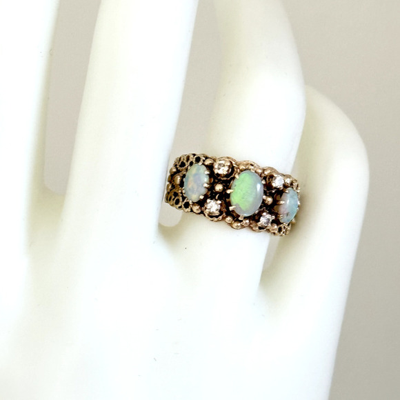 Vintage 14K Yellow Gold Three Stone Opal & Diamonds Filigree Band Ring Size 7.25 - Picture 11 of 16